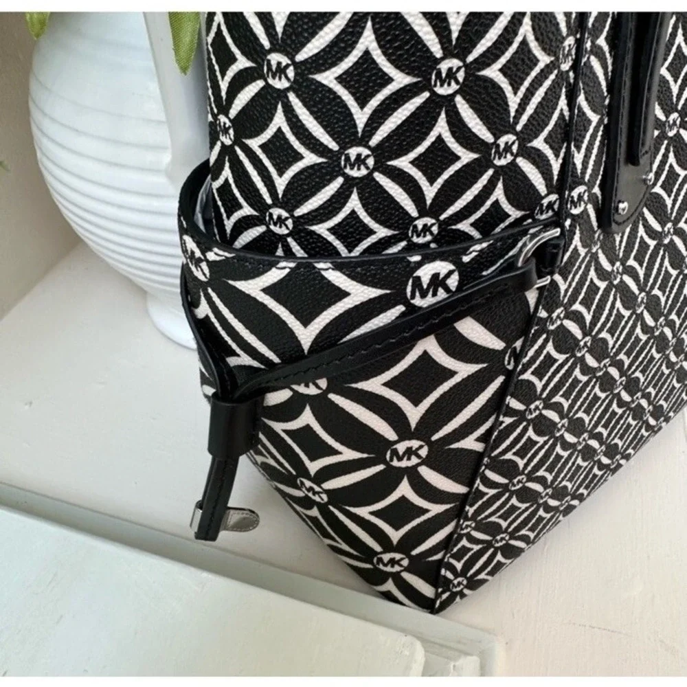NWT Michael Kors Voyager East West Tote • Black White New With Tags‎ RARE beauty